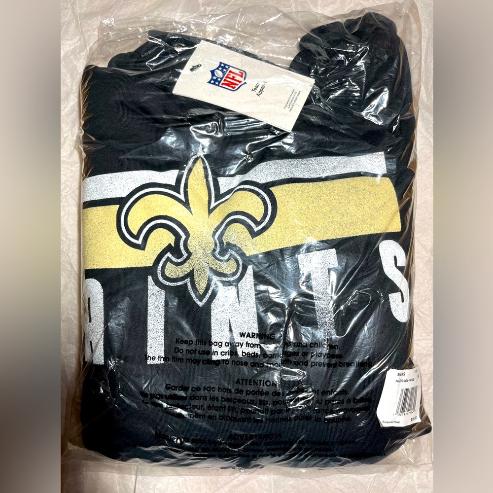 NEW WITH TAGS IN BAG!! MENS XXL HOODIE!!!